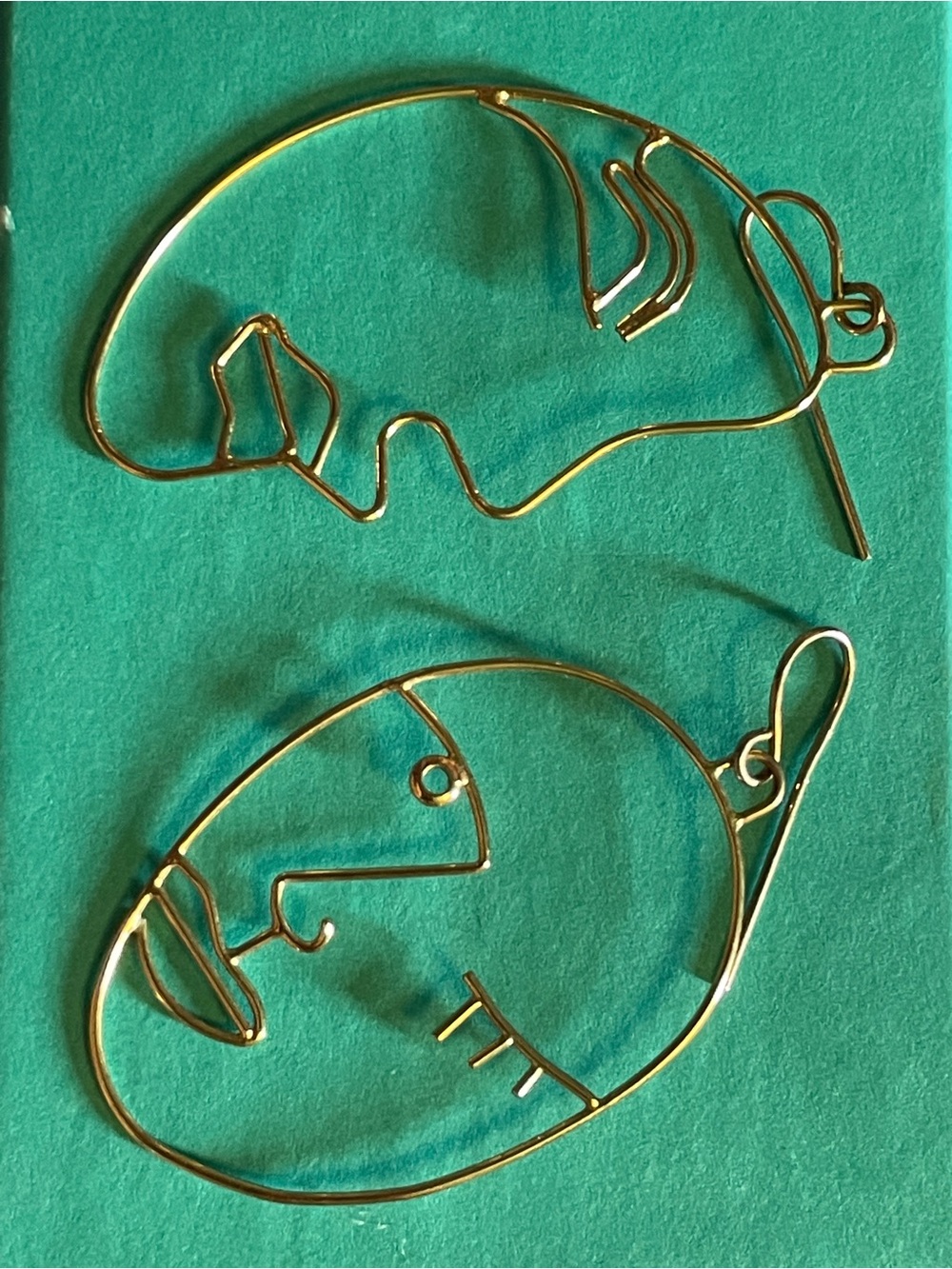 Abstract Gold Wire Face Earrings - Gold Tone
